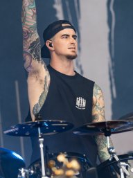 In_Flames_-_2017153170527_2017-06-02_Rock_am_Ring_-_Sven_-_1D_X_II_-_0814_-_AK8I6756_(cropped).jpg